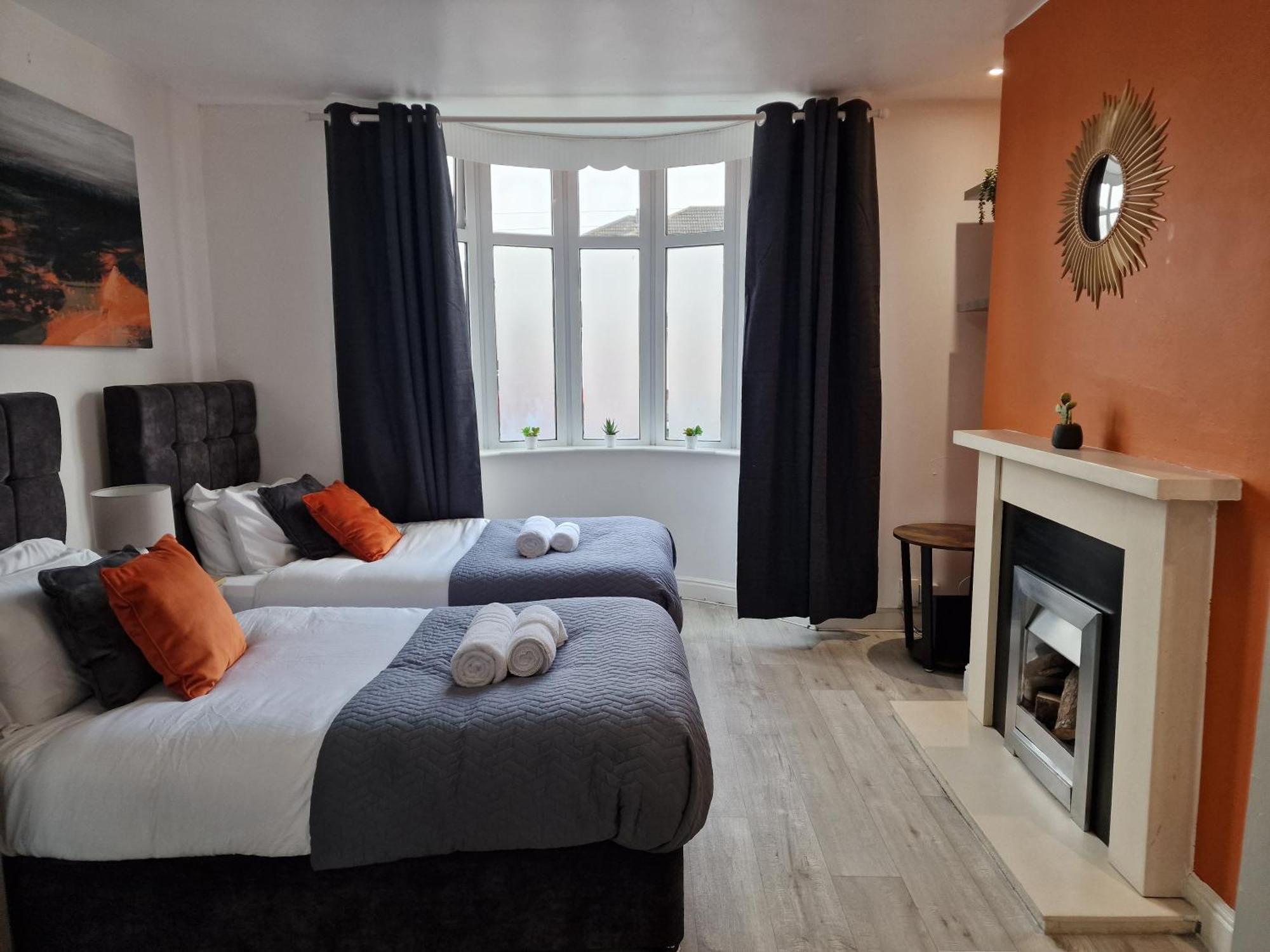 Modern 4-Bed House With Garden & Parking Villa Coventry Kültér fotó