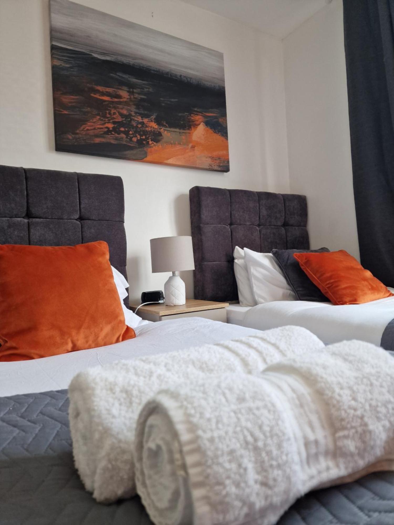 Modern 4-Bed House With Garden & Parking Villa Coventry Kültér fotó